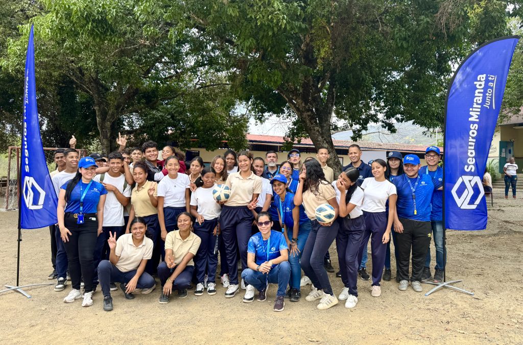 Foto del grupo de la actividad de Fortalecimiento de la capacidad participativa de los estudiantes de bachillerato del Colegio Unidad Educativa Nacional José Antonio Páez
